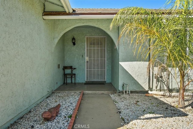 entrance to property with stucco siding