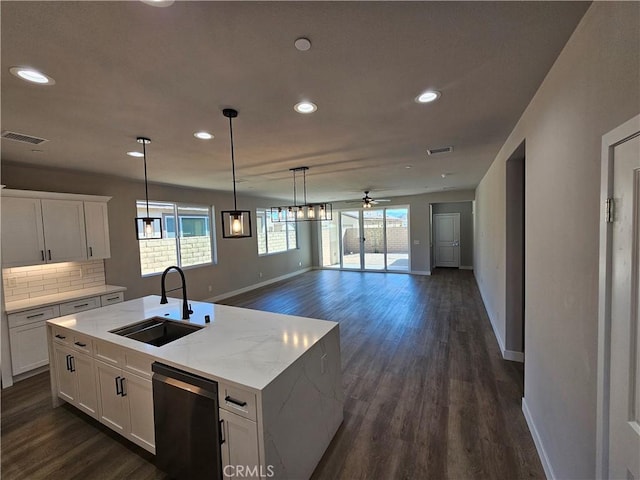 kitchen featuring visible vents, a sink, decorative backsplash, dark wood-type flooring, and stainless steel dishwasher