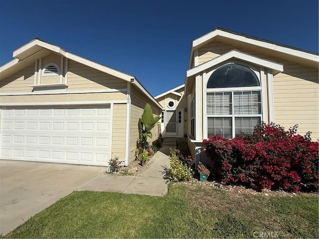 view of front facade with a garage