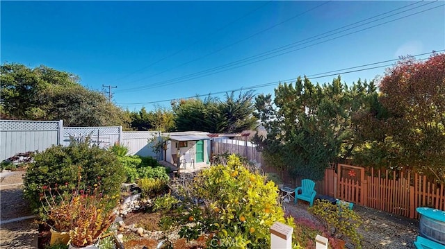 view of yard featuring an outdoor structure and a fenced backyard