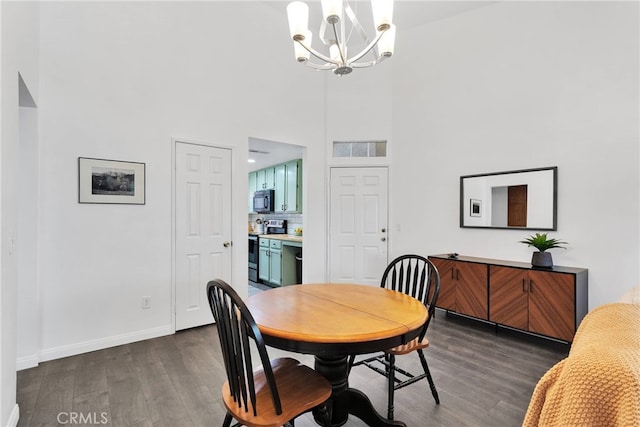 dining room featuring dark wood-style floors, baseboards, visible vents, and a chandelier