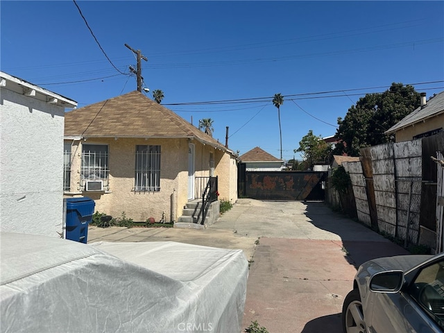 1375 E 46th St, Los Angeles, CA 90011 - exterior space featuring fence