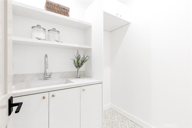 4435 Katherine Ave, Sherman Oaks, CA 91423 - bar featuring light tile patterned floors, baseboards, and a sink