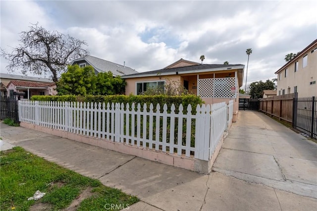 bungalow-style home featuring a fenced front yard