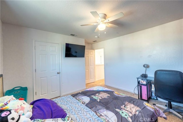 bedroom featuring light carpet, baseboards, visible vents, and ceiling fan