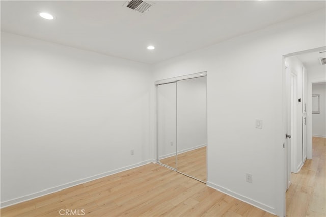 unfurnished bedroom with light wood-type flooring, baseboards, visible vents, and recessed lighting