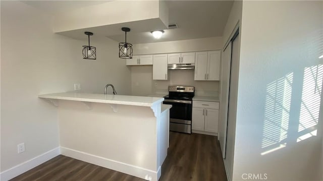 kitchen with a peninsula, a kitchen breakfast bar, white cabinets, electric stove, and light countertops