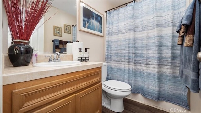 bathroom with toilet, vanity, and shower / bath combo