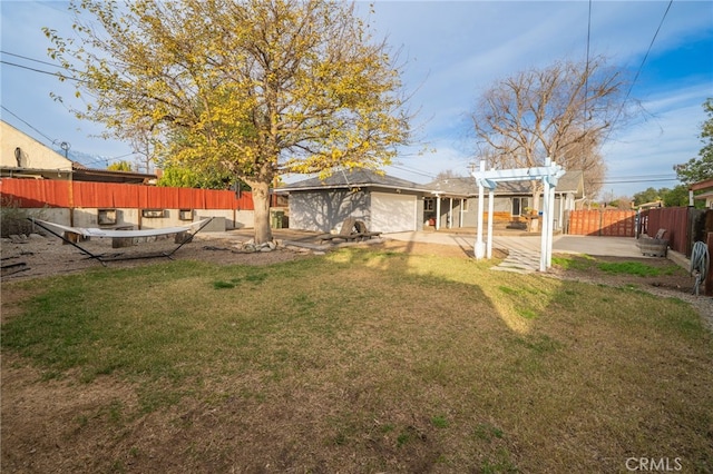 view of yard featuring a patio area, a fenced backyard, and a pergola