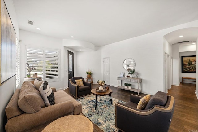 living area featuring recessed lighting, visible vents, dark wood finished floors, and baseboards