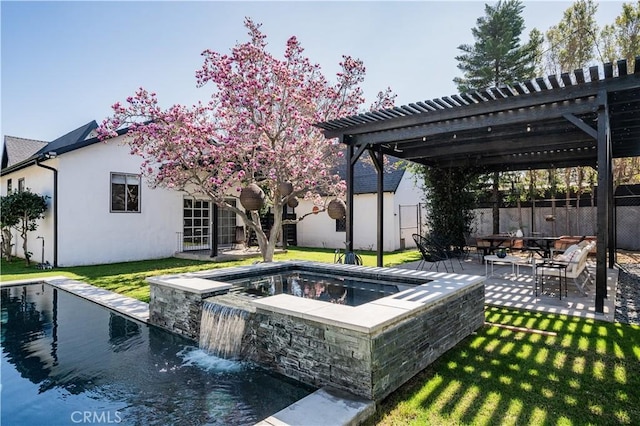 exterior space with an in ground hot tub, fence, a lawn, stucco siding, and a pergola