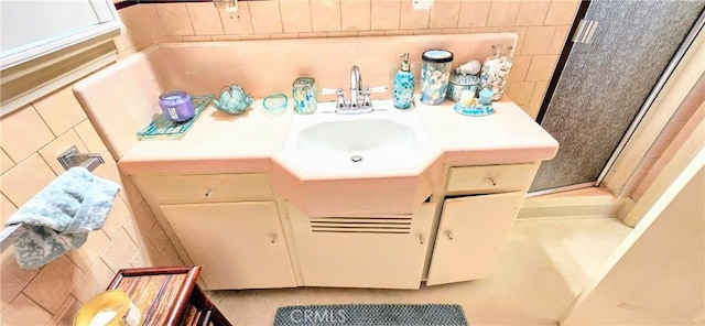 bathroom featuring a sink and tile walls