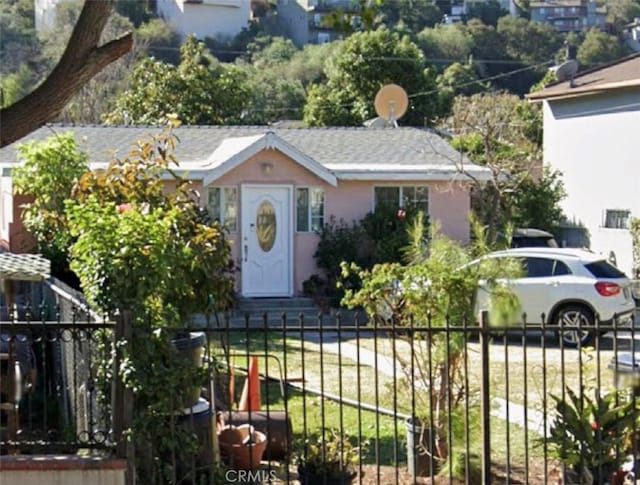 view of front of home featuring a fenced front yard and stucco siding