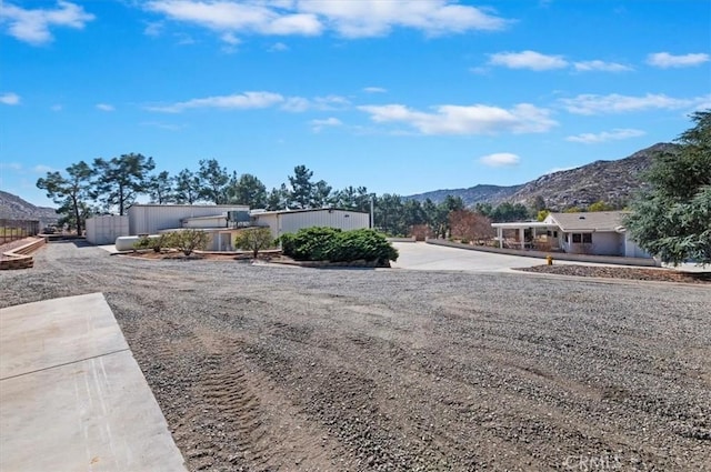 view of yard with a mountain view