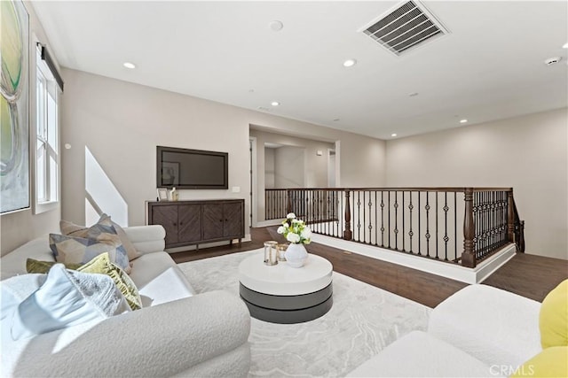 living room featuring visible vents, wood finished floors, and recessed lighting