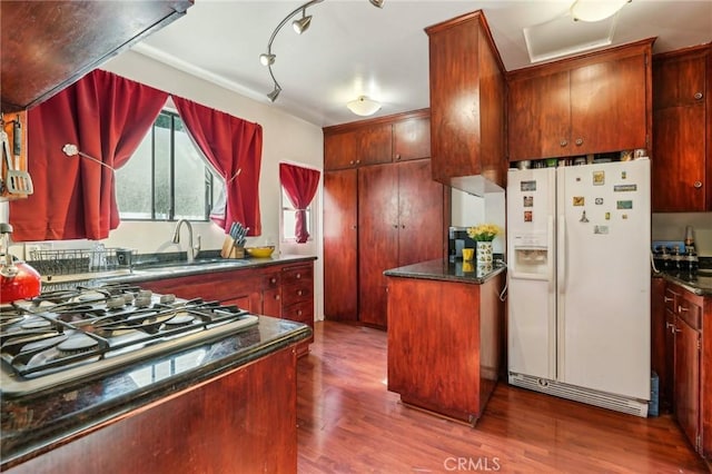 kitchen with dark wood-type flooring, a sink, gas cooktop, dark brown cabinets, and white fridge with ice dispenser