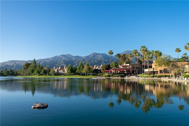 water view with a mountain view