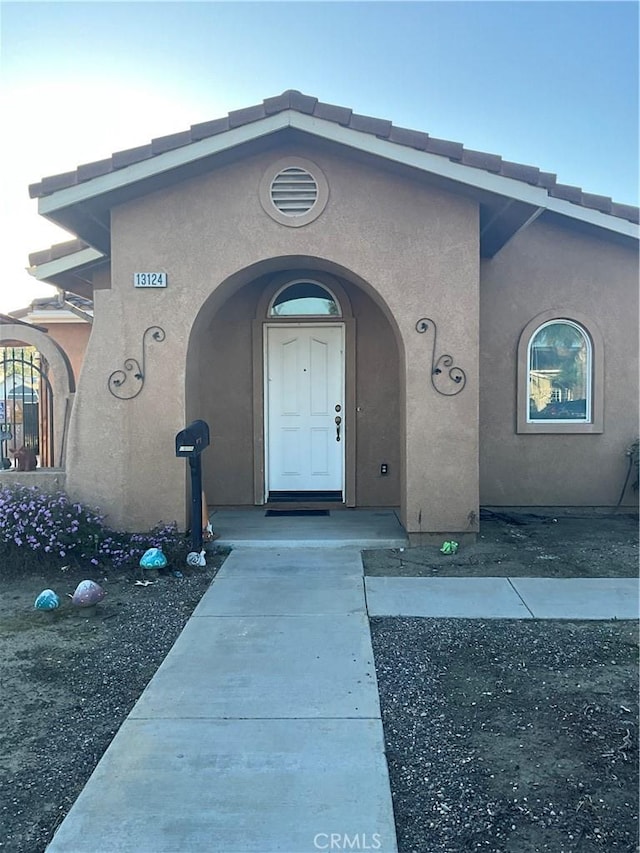 view of exterior entry featuring stucco siding