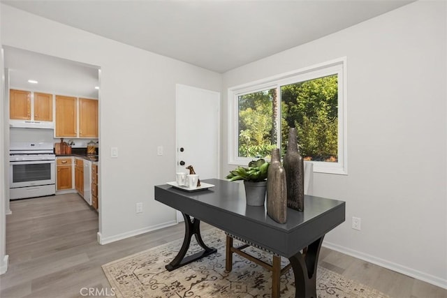 office area featuring recessed lighting, light wood-style flooring, and baseboards