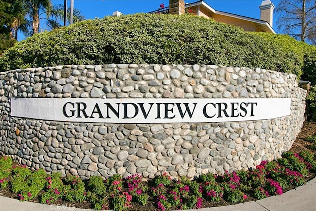 view of community / neighborhood sign