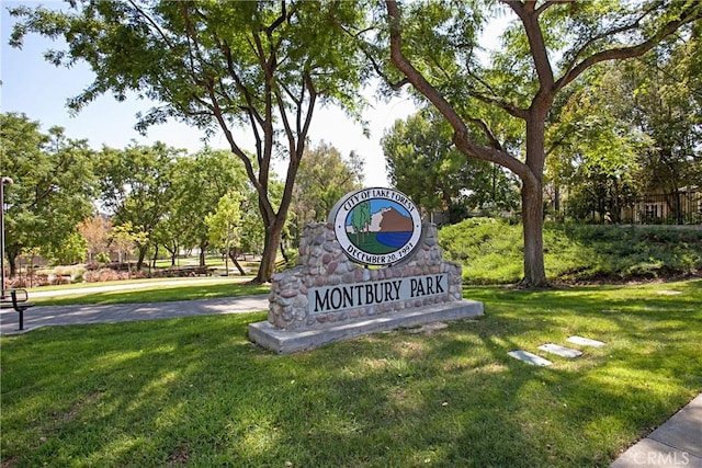 community sign featuring a lawn