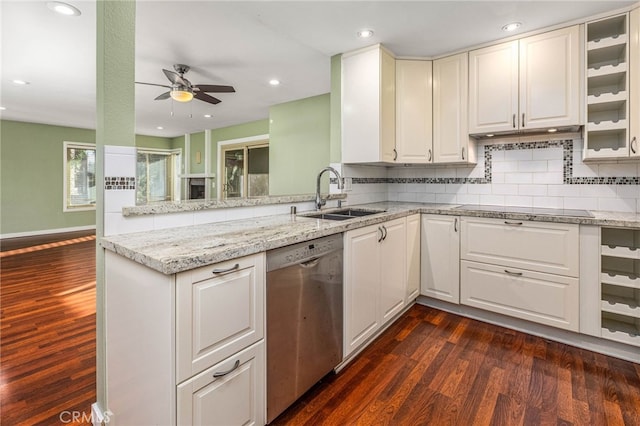 kitchen with black electric stovetop, a peninsula, a sink, decorative backsplash, and dishwasher