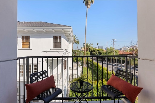 1903 N Stoke Ln, Los Angeles, CA 90068 - view of balcony