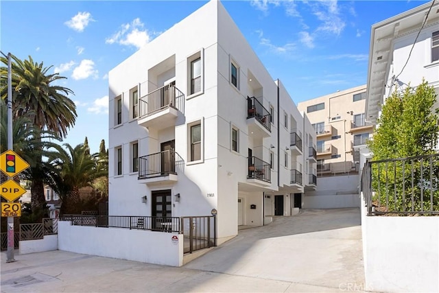 1903 N Stoke Ln, Los Angeles, CA 90068 - view of apartment building / complex