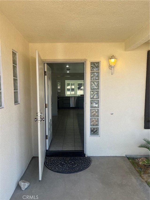 entrance to property with stucco siding