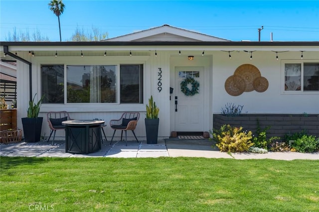 view of front of house with a front lawn