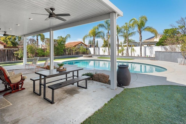 view of pool with a fenced in pool, outdoor dining space, a patio area, ceiling fan, and a fenced backyard