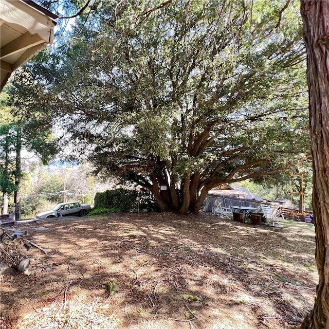 370 Weisshorn Dr, Crestline, CA 92325 - view of yard featuring fence