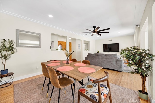 dining space with light wood-type flooring, ceiling fan, baseboards, and recessed lighting