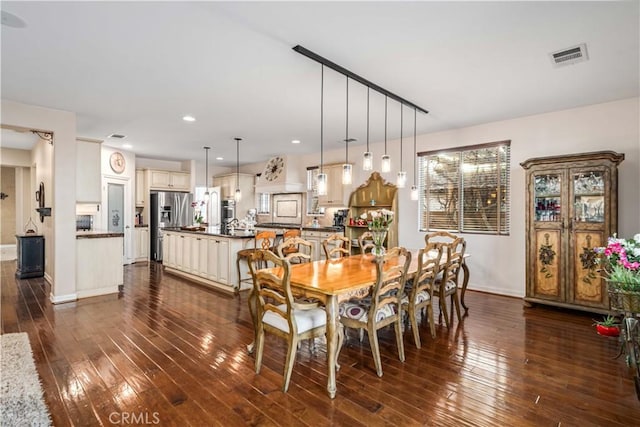 dining area featuring baseboards, dark wood-type flooring, visible vents, and recessed lighting