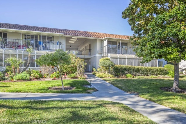 exterior space featuring a yard