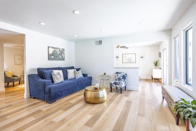 living area featuring ceiling fan, recessed lighting, visible vents, baseboards, and light wood-type flooring