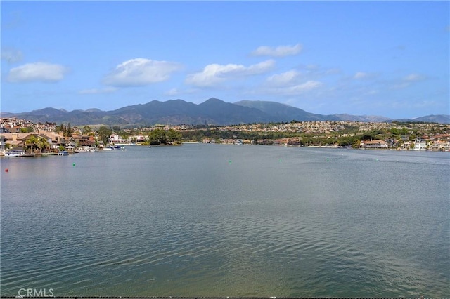 water view featuring a mountain view