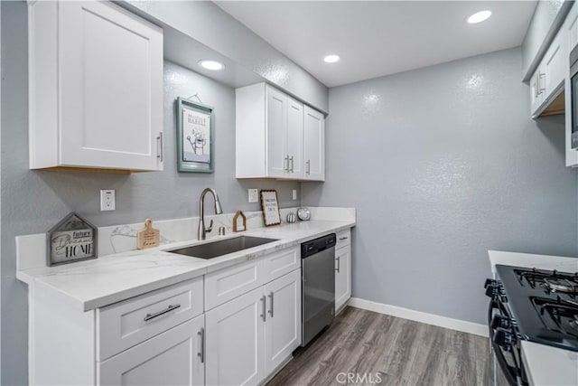 kitchen featuring wood finished floors, a sink, black gas stove, baseboards, and stainless steel dishwasher