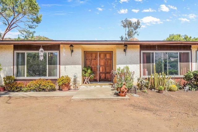 property entrance featuring stucco siding