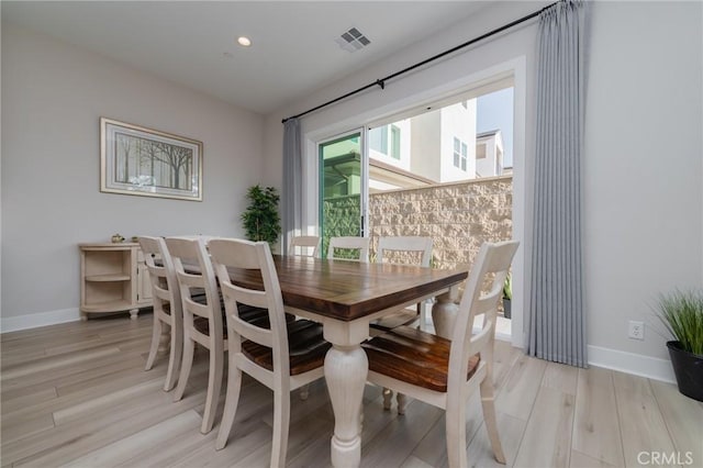 dining area featuring recessed lighting, baseboards, visible vents, and light wood finished floors