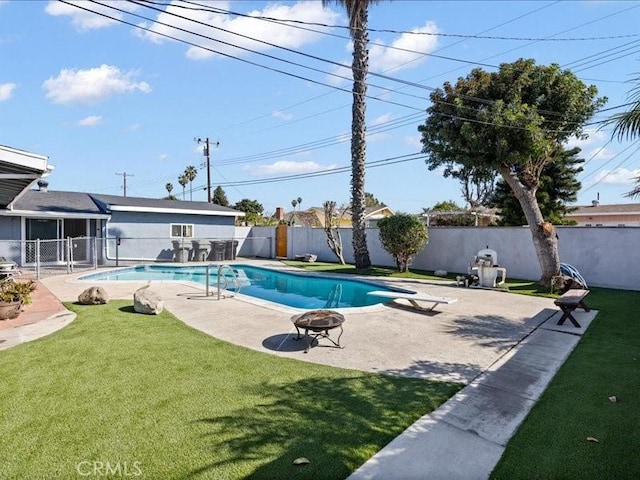 view of swimming pool featuring a fenced in pool, a yard, a patio area, a fenced backyard, and a diving board