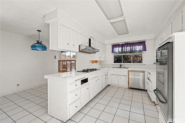 kitchen with gas stovetop, stainless steel dishwasher, a sink, a peninsula, and under cabinet range hood