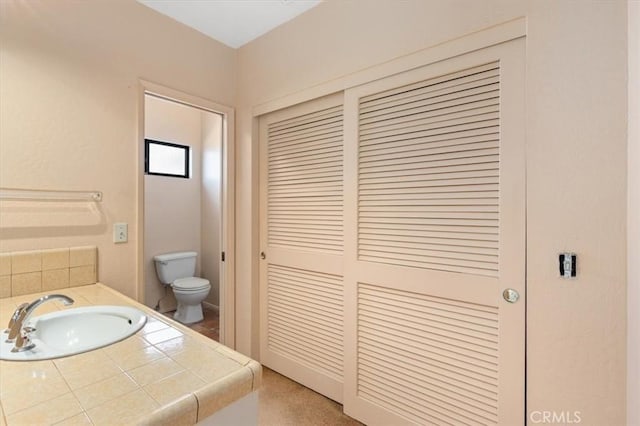 bathroom featuring a sink and toilet