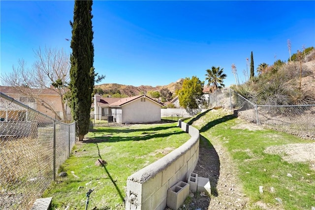 view of yard with fence and a mountain view