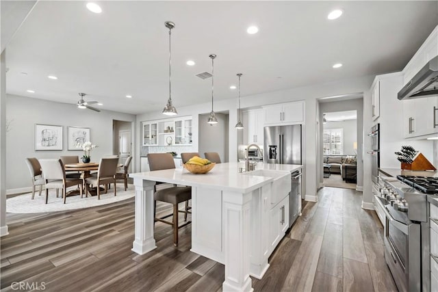 kitchen with visible vents, dark wood-style floors, appliances with stainless steel finishes, light countertops, and recessed lighting