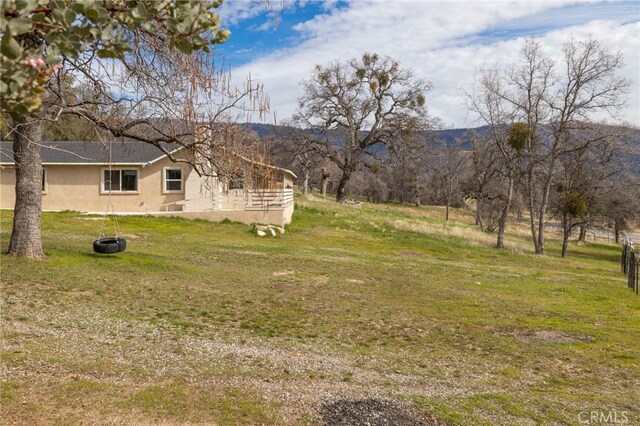 view of yard with a mountain view
