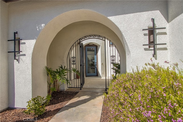 view of exterior entry with stucco siding