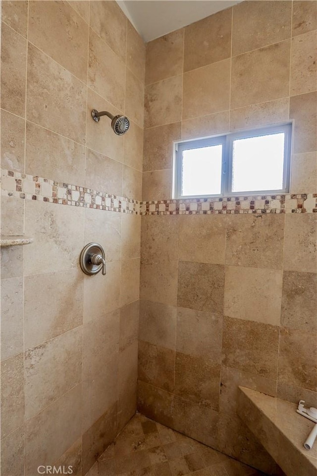 full bathroom featuring a tile shower