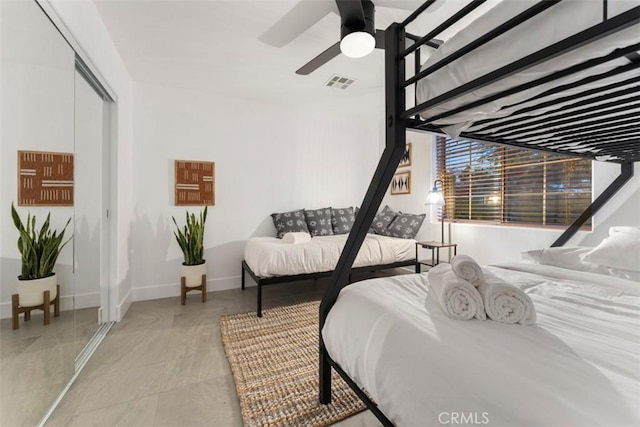 bedroom with a ceiling fan, a closet, visible vents, and baseboards