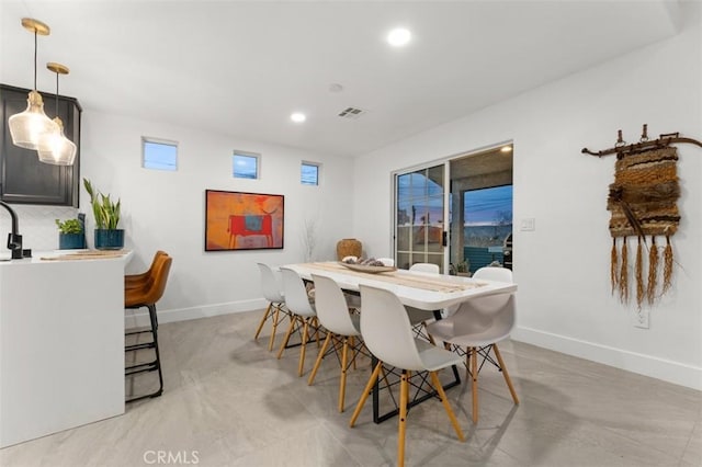 dining area featuring recessed lighting, visible vents, and baseboards